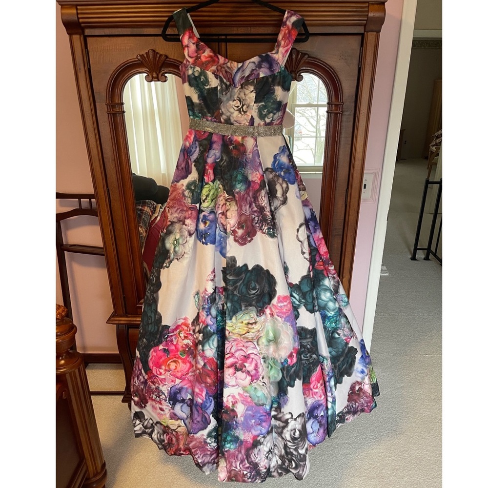 Elegant floral dress!